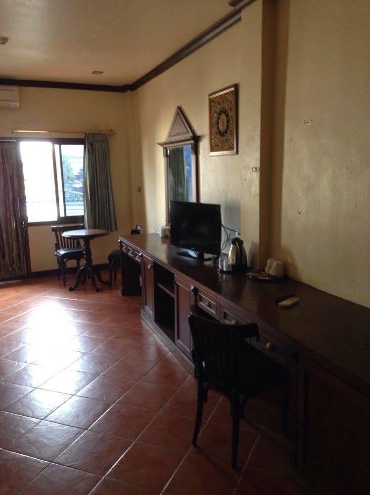 The Irish Clock Hotel Udon Thani Exterior photo